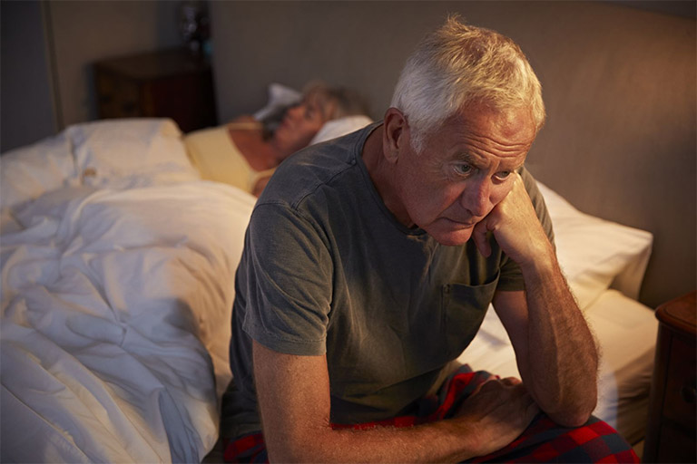 Bệnh mất ngủ thường xuyên ở người già nguyên nhân do đâu