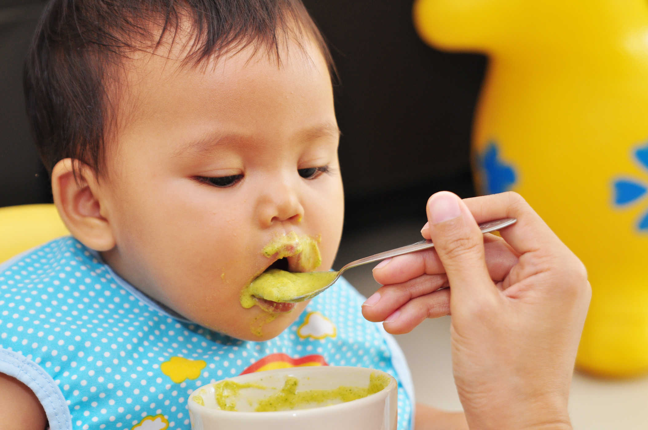 Chế độ dinh dưỡng cho trẻ trong giai đoạn từ 0-3 tuổi