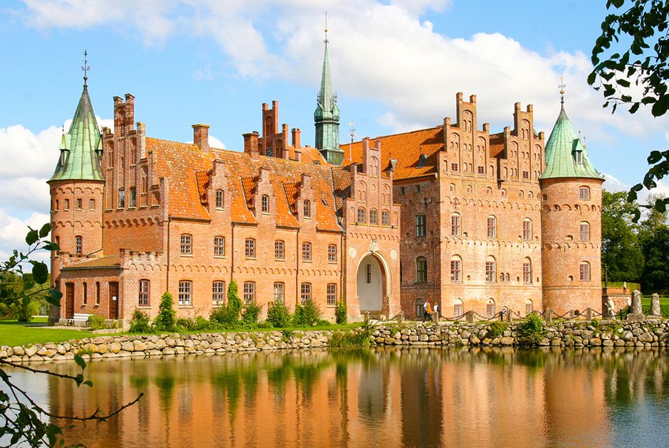 Gợi ý cho bạn lâu đài làm bằng gỗ sồi ở Đan Mạch có tên là Egeskov