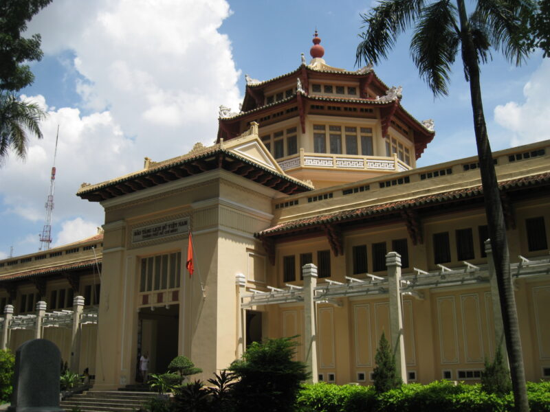 Kiến trúc bát quái của bảo tàng lịch sử Hồ Chí Minh