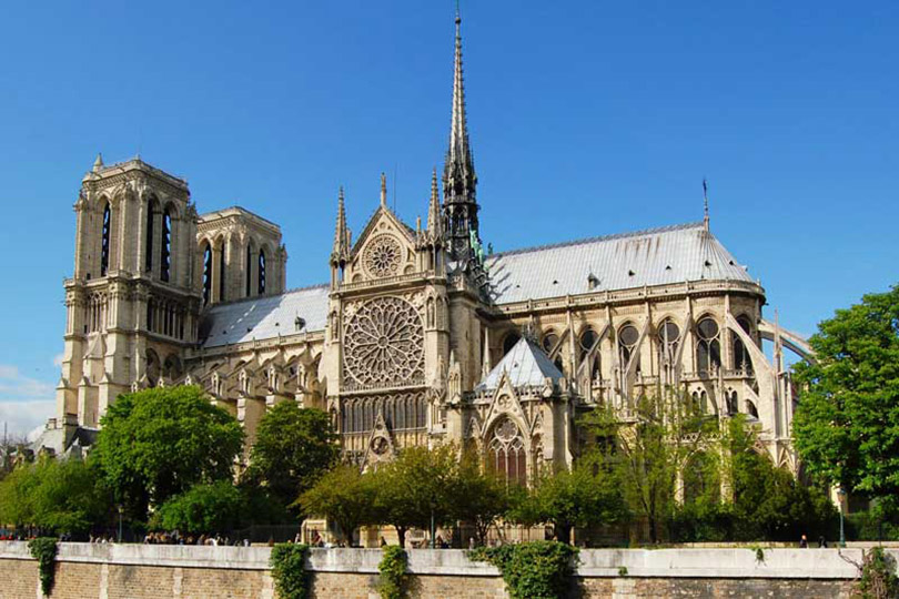 Nhà thờ Đức Bà Paris là một trong những điạ điểm du lịch Châu Âu nổi tiếng