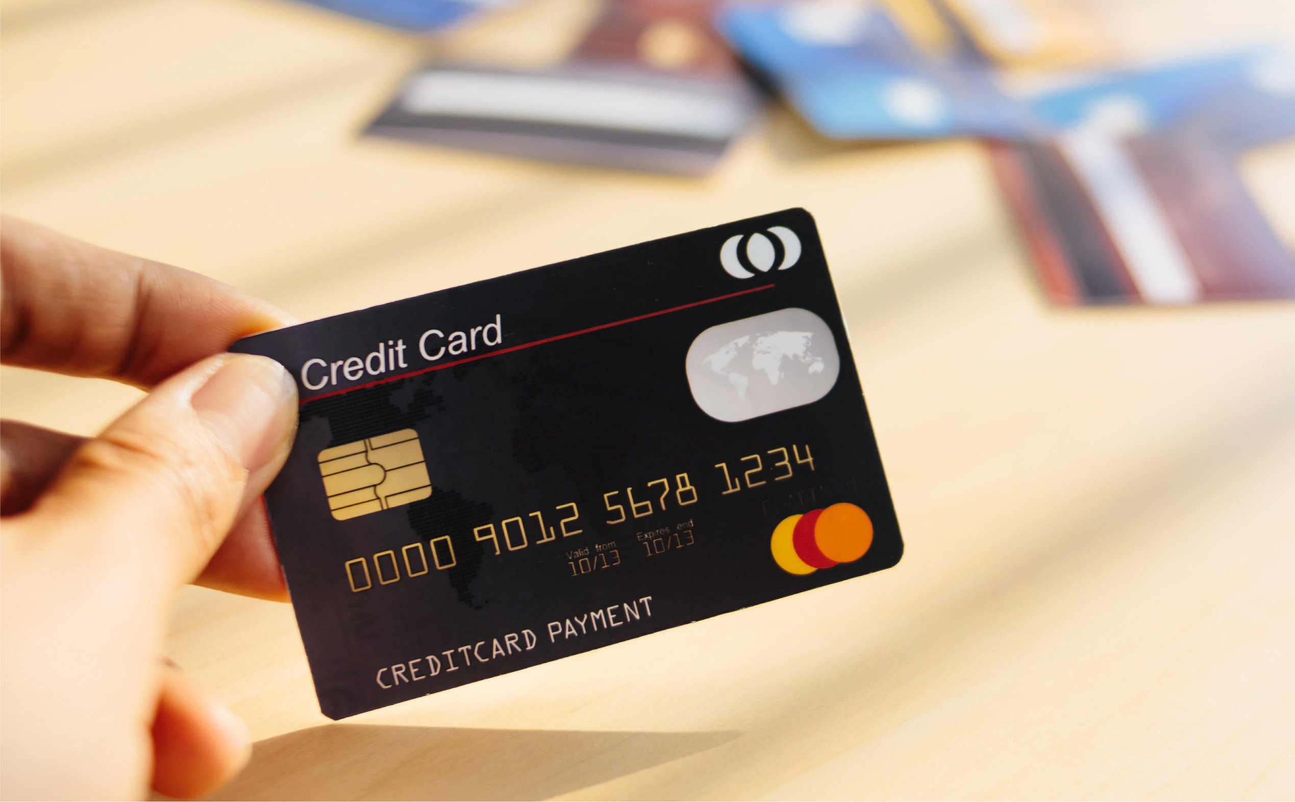 sử dụng thẻ tín dụng không hợp lý là sai lầm về tiền bạc của giới trẻ thời nay